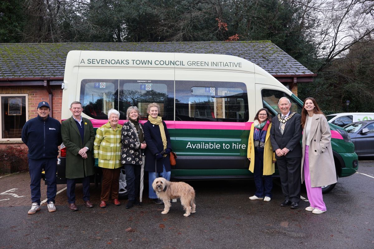 Sevenoaks Town Council launches green community minibus 