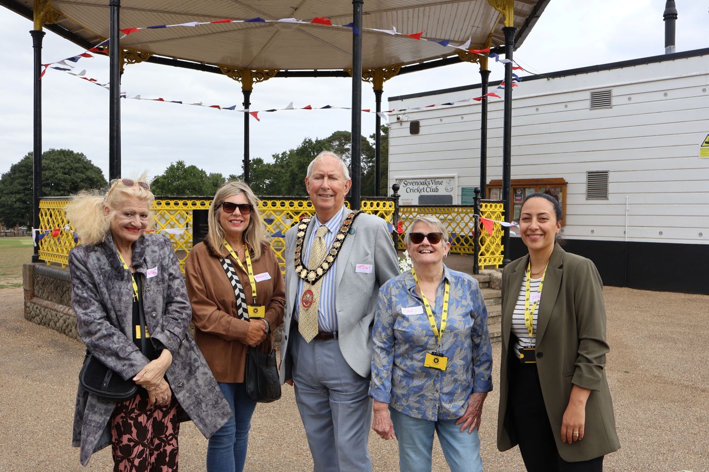 Mayor of Sevenoaks and Chatty Cafe volunteers