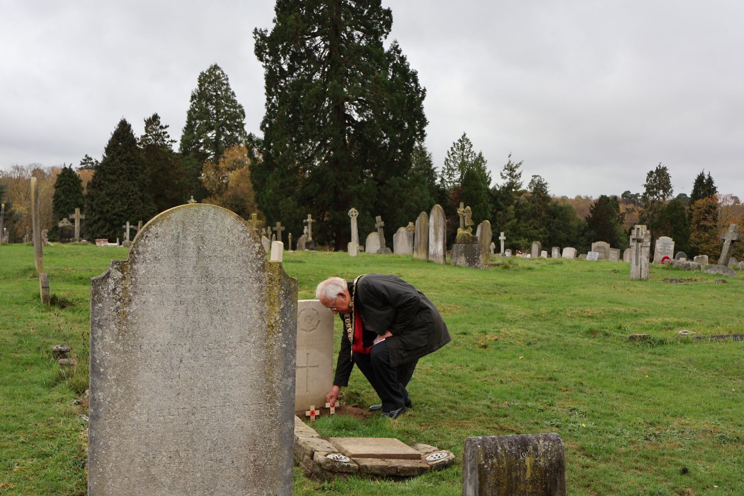 Armistice Day Service - Mayor lays crosses