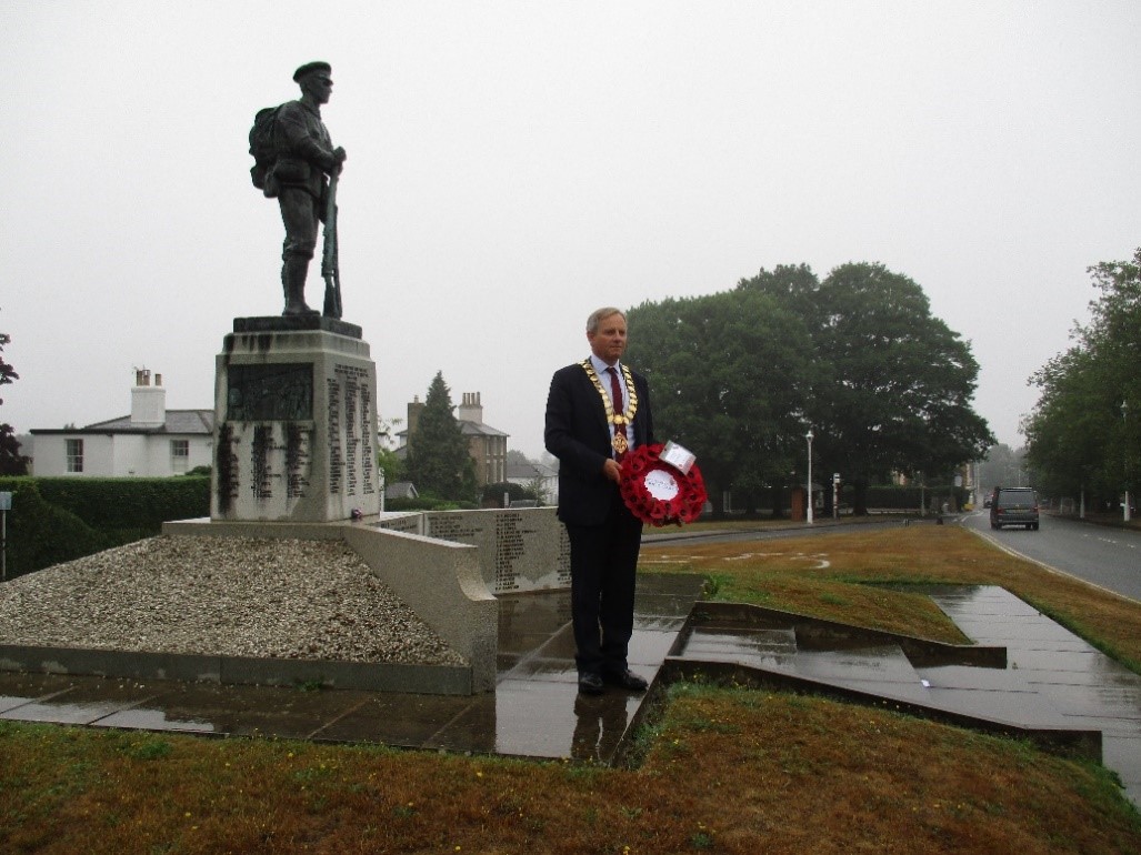 Mayor of Sevenoaks Councillor Nicholas Busvine stood at the War Memorial