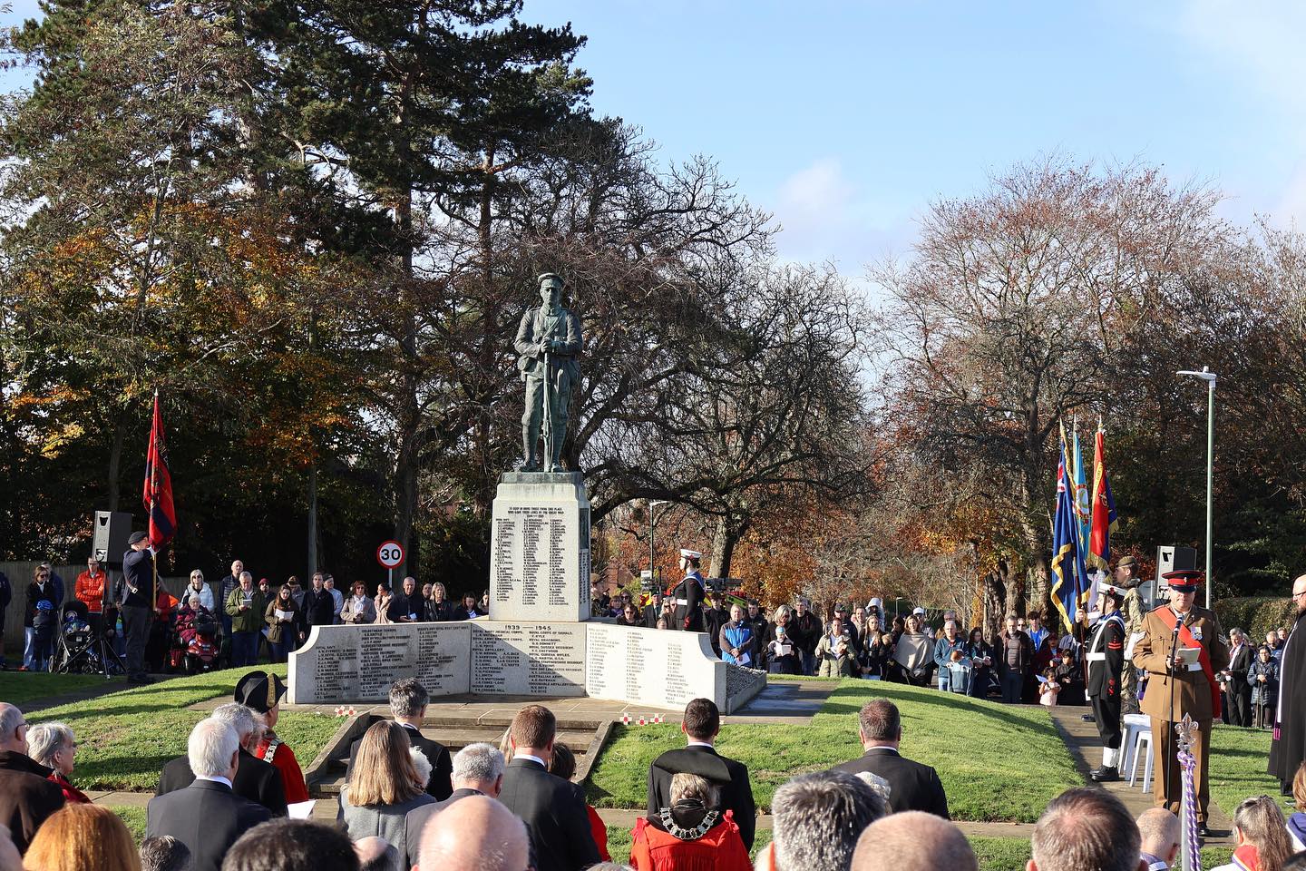 Sevenoaks community unites to remember those who served