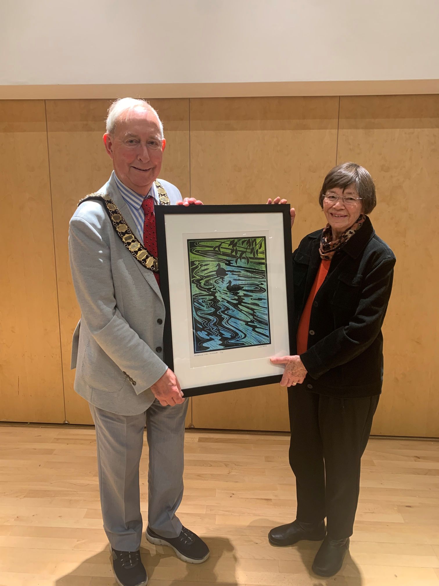 Linoprint of Bradbourne Lakes joins Sevenoaks Town Council’s public art collection