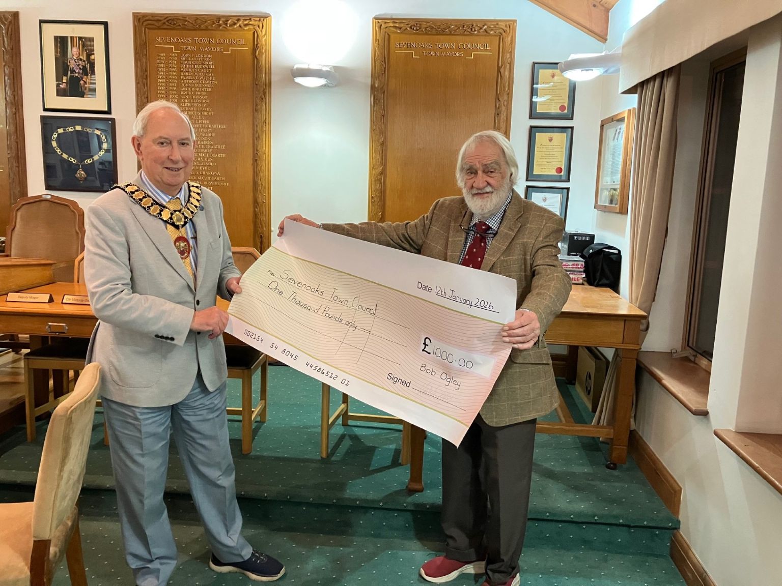 Bob Ogley presents £1000 cheque for the Mayor’s charities